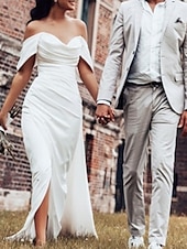 abordables robes de mariée décontractées-Robes de mariage simples décontractées Hall robe fourreau décolleté dégagé manches courtes traîne de cour satinée avec fente froncée avant 2025