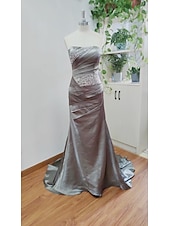 preiswerte GRAU-Meerjungfrau Sequin Abendkleid Elegantes Kleid Hochzeitsgast Formal Abend Sweep  Brush Train Ärmellos Trägerlos Satin mit Kristallen Maskerade Kleid um zu beeindrucken 2025