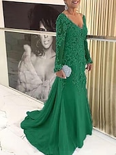 preiswerte Bodenlänge-Strandhochzeit Meerjungfrau Plus Size Curve Mutter der Braut Kleider Elegantes Kleid Formelle Hochzeitsgast Schlepp  Pinselzug Langarm V-Ausschnitt Spitze mit Applikationen 2025 kostenlose