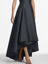 abordables Longueur de cheville-Robe de mariage invitée en A élégante robe de mariage invitée fête de mariage asymétrique sans manches décolleté en bijou satin avec fleur d&#039;épaule