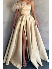 olcso Ruhák különleges alkalomra-Szűk szabású Estélyi ruhák Buli Ruha Esküvői vendég Fekete nyakkendő gála Földig érő Ujjatlan Pánt nélküli Szatén val vel Toll Hasított ruha 2024