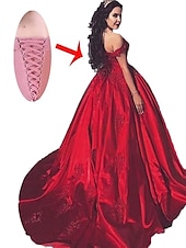 halpa punainen-Pallomekko Ilta-asu Ylellinen Mekko Ystävänpäivä Quinceanera Kappeli Juna Lyhythihainen Off-shoulder Satiini Applikaatioilla