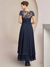 economico Lunghezza del pavimento-Abito A-line Madre della Sposa Abito Ospite di Matrimonio Formale Elegante Alto-Basso Collo a Barchetta Asimmetrico Lunghezza Tea Chiffon Pizzo Manica Corto con Applicazioni in Paillettes 2025 taglia