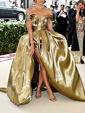 preiswerte Sekt-A-Linie Abendkleid Promi-Stil Kleid Karneval Hochzeitsfeier Bodenlänge Ärmellos Off-Shoulder Satin mit gerafftem Maskeradenkleid