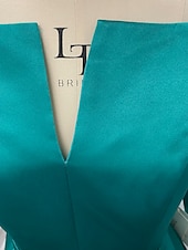 billiga Cocktailklänningar-A-Linjeklänningar Cocktailklänningar Elegant Klänning Formell Bröllopsgäst Te-längd 3/4 Långärmad V-Hals Satin med Fåll Derbyklänningar 2025