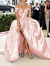 preiswerte Sekt-A-Linie Abendkleid Promi-Stil Kleid Karneval Hochzeitsfeier Bodenlänge Ärmellos Off-Shoulder Satin mit gerafftem Maskeradenkleid