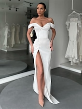 billige SVART-A-Linje Svart Kveldsdrakt Elegant Kjole Formell Court Tog Langermet Off Shoulder Sateng med Knapper Folder Splitt Maskerade Kjole