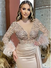 billige champagne-Mermaid Aftenkjole Elegant Kjole Formell Bryllup Domstol Tog Langermet V Utringning Sateng med Fjær Glitter Rynket Maskeradekjole