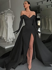 billige SVART-A-Linje Svart Kveldsdrakt Elegant Kjole Formell Court Tog Langermet Off Shoulder Sateng med Knapper Folder Splitt Maskerade Kjole