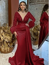 billige champagne-Mermaid Aftenkjole Elegant Kjole Formell Bryllup Domstol Tog Langermet V Utringning Sateng med Fjær Glitter Rynket Maskeradekjole