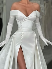 billige SVART-A-Linje Svart Kveldsdrakt Elegant Kjole Formell Court Tog Langermet Off Shoulder Sateng med Knapper Folder Splitt Maskerade Kjole