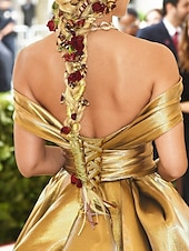 preiswerte Sekt-A-Linie Abendkleid Promi-Stil Kleid Karneval Hochzeitsfeier Bodenlänge Ärmellos Off-Shoulder Satin mit gerafftem Maskeradenkleid