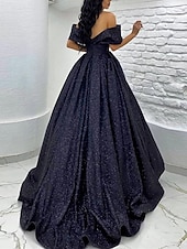 olcso Ruhák végzős bálra-A-vonalú Bálkönnyű Ruha Elegáns Ruha Fekete Nyakkendő Gála Hosszan Fésült  Kefe Vonat Rövid Ujjú Váll nélküli Flitteres Glitter Pliszekkel