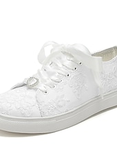 preiswerte Braut-Braut-Spitzen-Hochzeits-Sneaker – elegante elfenbeinfarbene Low-Top-Sneaker mit Satinband-Schnürsenkeln und Strass-Details für Bräute und besondere Anlässe
