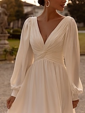 preiswerte lässige Brautkleider-Strandhochzeit Formal Einfache Hochzeitskleider A-Linie V-Ausschnitt Langarm Gericht Zug Chiffon Hochzeitskleider mit Falten Raffung