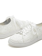 preiswerte Braut-Braut-Spitzen-Hochzeits-Sneaker – elegante elfenbeinfarbene Low-Top-Sneaker mit Satinband-Schnürsenkeln und Strass-Details für Bräute und besondere Anlässe
