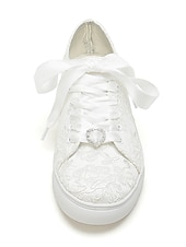 preiswerte Braut-Braut-Spitzen-Hochzeits-Sneaker – elegante elfenbeinfarbene Low-Top-Sneaker mit Satinband-Schnürsenkeln und Strass-Details für Bräute und besondere Anlässe