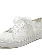 preiswerte Braut-Braut-Spitzen-Hochzeits-Sneaker – elegante elfenbeinfarbene Low-Top-Sneaker mit Satinband-Schnürsenkeln und Strass-Details für Bräute und besondere Anlässe