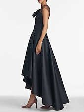 abordables Longueur de cheville-Robe de mariage invitée en A élégante robe de mariage invitée fête de mariage asymétrique sans manches décolleté en bijou satin avec fleur d&#039;épaule