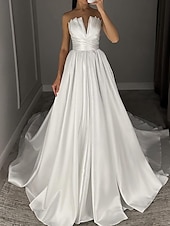 preiswerte WEISS-A-Linie Abendkleid Elegantes Kleid Hochzeitsball Kapellenzug Ärmellos Strapless Satin mit Raffungen 2025