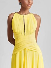 billiga GUL-Strandbröllop A-Line Aftonklänning Elegant Klänning Formell Bröllopsgäst Golvlängd Utan Ärmar Juvelhals Chiffon med Strass Glittrande Fållar