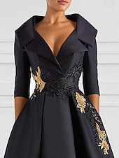 preiswerte SCHWARZ-Schwarzes A-Linie Abendkleid Vintage Gesticktes Elegantes Kleid Smokingkleid Formal Bodenlang Langarm V-Ausschnitt Tasche Satin mit Perlenapplikationen