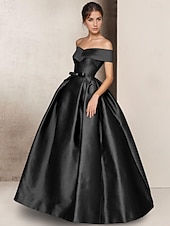 billiga SVART-A-Linjig Aftonskjol Elegant Klänning Formell Bröllop Golvlängd Kort ärm Sweetheart Satin med Båge/Vikningar 2025