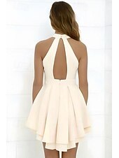 abordables Robes de bal de rentrée scolaire-Robe de retour à la maison A-Line robe élégante pour vacances de graduation courte  mini sans manches col halter satin avec plis