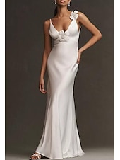 economico abiti da sposa casual-Matrimonio in spiaggia Abiti da sposa semplici Sirena Collo a V Spalline a spaghetti Lunghezza a terra Abiti da sposa in raso con applicazioni floreali 2025