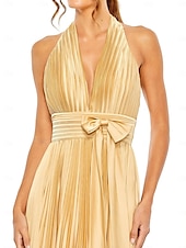 abordables Robes pour invitées de mariage-Robes d&#039;Invité de Mariage Or Fuselée Élégante Robe Formelle Costume Cravate Noire Longueur de Sol Sans Manches Col Halter Charmeuse avec Nœud(s) Plis
