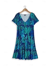 halpa Kukkamekko-Naisten mini mekko pieni mekko t-paita mekko tee mekko aurinkomekko kesä mekko aktiivinen muoti katumuoti ulkoilu loma syntymäpäivä säännöllinen istuvuus kukallinen lyhyt hiha v-pääntie tummansininen