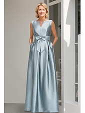 billiga Med jacka-Tvådelad A-linjeformad Mor till bruden Klänning Elegant Glitter  Glans V-hals Golvlängd Siden Pärlbroderad 3/4 Längd ärm Wrap Inkluderat med Båge(r) gratis anpassad storlek