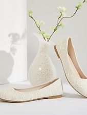 billige Mor til bruden/groom-Dame bryllup sko Valentines gaver Fest Blomstret Broderi Bryllupsleiligheter Brudesko Brudepike sko Flat hæl Rund Tå Elegant Søt Blonder Tøfler Svart Hvit Krystall