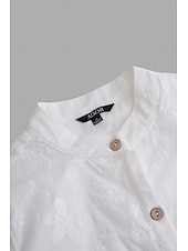 billige Blonder topper-Kvinne Hvit Elegant Blonde Topper Øyelet Bluse Brodert Hvit 3/4 Lengde Ermer Knappe-Ned Elegant Uformell Elegant Top Romantisk Petit Topper Sommerferie Antrekk Halvformelle Bluser