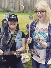 tanie Peruki historyczne-Peruka Garth z lat 90-tych gitarzysta rocker blond mullet peruka dla mężczyzn punk heavy metal blond mullet peruki kompatybilne z peruką Garth na karnawał Halloween