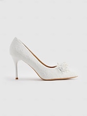billige Formell-kvinners elegante hvite blonder høyhælte pumps med perler av blomsterapplikasjoner for bryllup og formelle arrangementer