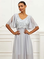 economico Abiti da festa-Per donna Abito linea A Poliestere Pizzo Con balze A V Manica a balza Manica corta Vestito maxi Invitati del matrimonio Cocktail party Elegante Da cerimonia Grigio Estate