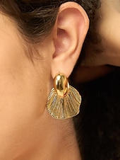 preiswerte Damen Ohrringe-Muschelohrringe aus goldenem Edelstahl für Damen – leichter und stilvoller Statement-Schmuck