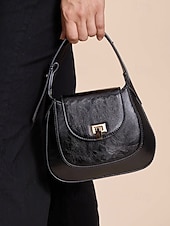 abordables Bolsos de mano y tote-Bolso de mano clásico de piel negra para mujer: elegante cierre de solapa con herrajes en tono dorado, perfecto para uso profesional y de noche.