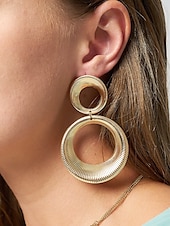 abordables Boucle d&amp;#39;oreille pour femme-boucles d&#039;oreilles pendantes élégantes en alliage doré pour femmes avec un design circulaire texturé - bijoux de déclaration légers