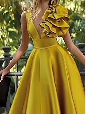 economico GIALLO-Abito da sera A-Line per matrimonio in spiaggia elegante abito formale per matrimonio lunghezza del pavimento senza maniche scollo a V in raso con fiore sulla spalla