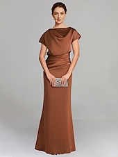 abordables Longueur du plancher-Robe fourreau robe mère de la mariée robe formelle élégante épaule dénudée longueur sol satin manches courtes avec froncés couleur unie taille personnalisée gratuite