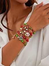 Χαμηλού Κόστους Χριστουγεννιάτικα αξεσουάρ-Χριστουγεννιάτικο σετ βραχιολιών με χάντρες γούρι – εορταστικά κόκκινα, πράσινα και λευκά στοιβαγμένα βραχιόλια με γούρια Άγιου Βασίλη, δέντρου και δώρων – ιδανικό για τη μόδα και τα δώρα των γιορτών