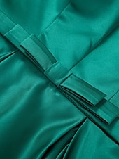 abordables Vestidos de Noche en A-Corte A Hasta el Suelo Vestidos de noche Corte Cenicienta Vestimenta formal Elegante Sedoso Manga 3/4 Escote en Pico Invitado a la boda Fiesta de Cóctel Satén con Abertura