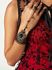 billige Halloween-tilbehør-vintage gotisk blonderarmbånd med ring, håndkjedesmykker i svart edelsten, perfekt for halloween, cosplay og kostymer med viktoriansk tema