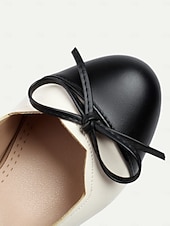 billiga 1950-talet-vintage tvåfärgade chunky klackar för kvinnor med ankelrem och rosettdetalj – skor i retrostil för speciella tillfällen