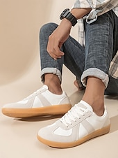 billiga Damsneakers-damsneakers i retro vit mocka och läder - avslappnade gympaskor för vardagskomfort