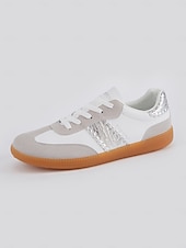 billiga Damsneakers-kvinnors retro svarta och vita sneakers med snörning - avslappnad lågtoppsdesign med mocka och tygdetaljer, bekväm sula för dagligt bruk och sportaktiviteter