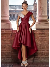 economico Abiti da cocktail-Abiti da cocktail A-Line Abito elegante Ospite di matrimonio Asimmetrico Maniche corte Collo a V Satin con pieghe glitterate Abiti