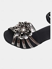 abordables Chaussures de danses latines-chaussures de danse à lanières argentées pour femmes avec détails floraux et semelle en daim – talons confortables pour les événements de salon et de fête latins